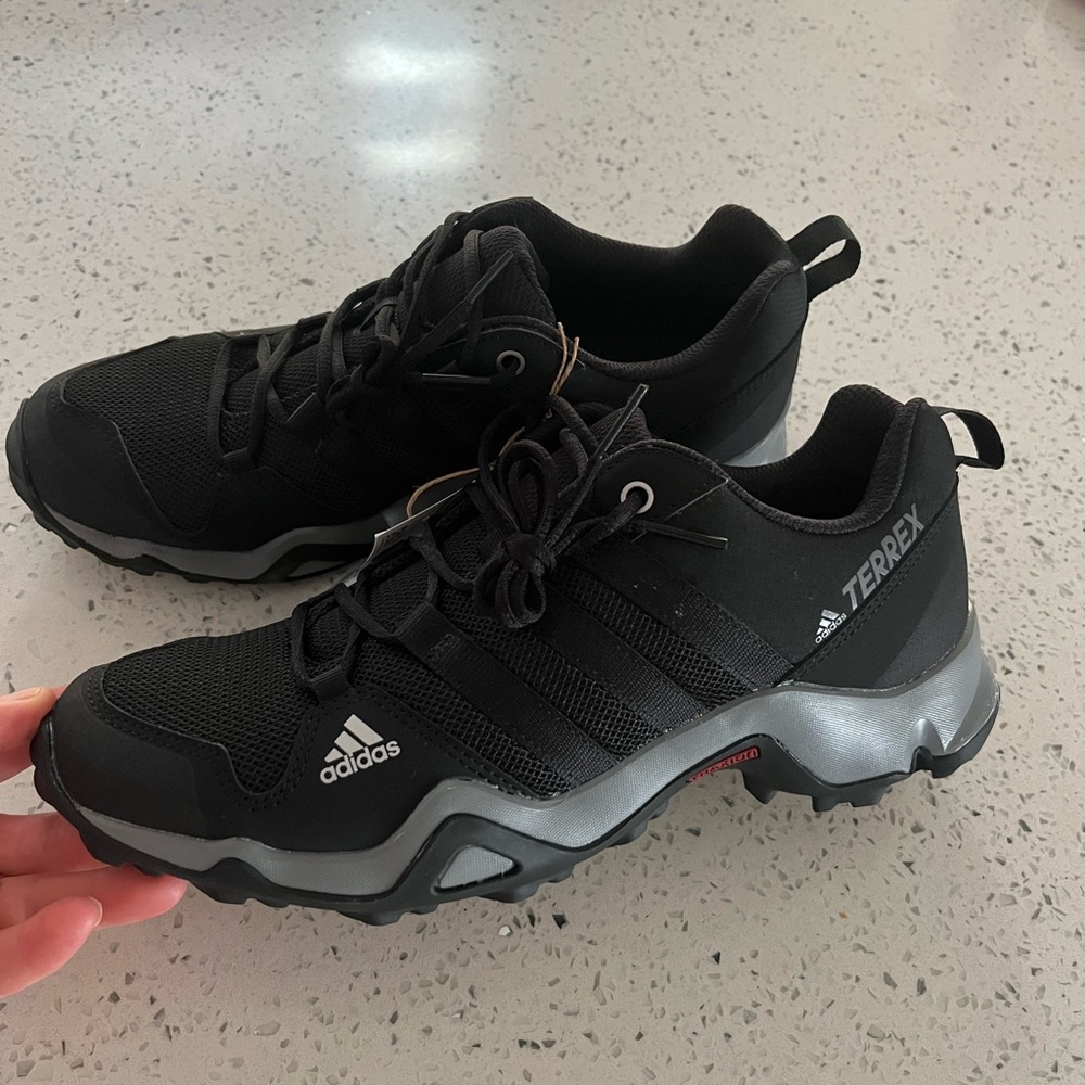 NWT Adidas Mens trail shoes 6.5 😎